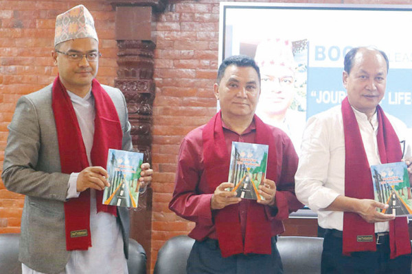 डा. देसारको ‘जीवनको यात्रा: गन्तव्य’ पाठकमाझ